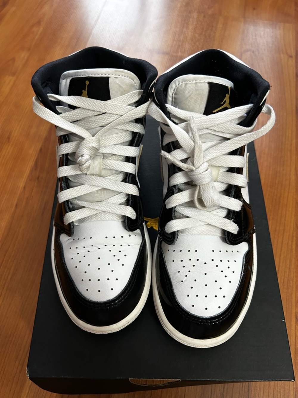 AIR JORDAN 1 MID SE (GS) - BLACK/METALLIC GOLD - WHITE